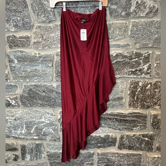 NWT Windsor 2-Pieces: Red Burgundy Wine One Sleeve Crop Top & Asymmetrical Skirt - Picture 7 of 14